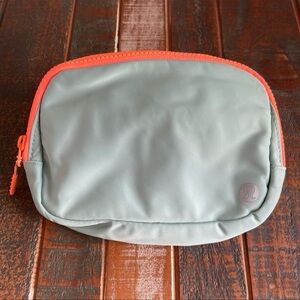 Lululemon Everywhere Belt Bag *1L Arctic Green / Tidewater Teal